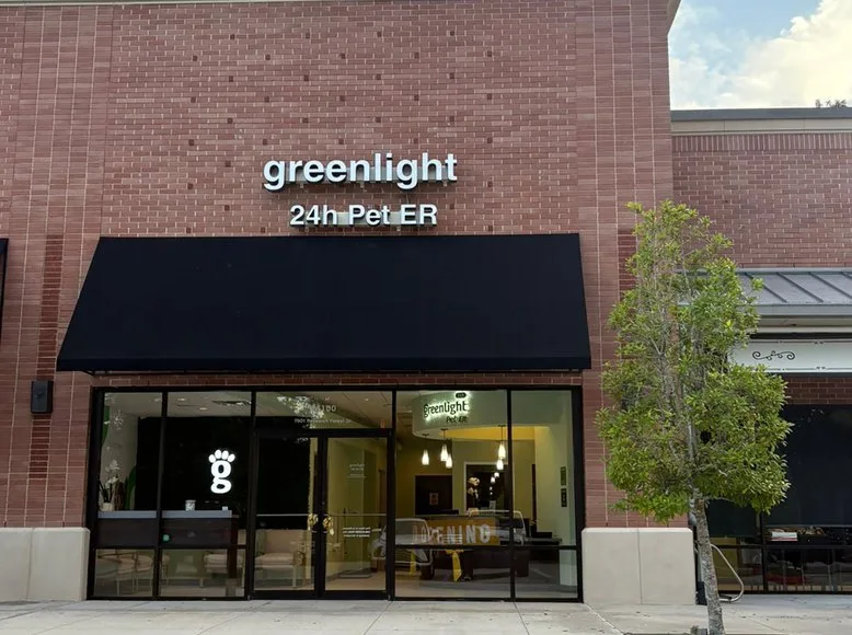 Front entrance of Greenlight Pet ER The Woodlands with the 24hr Pet ER sign